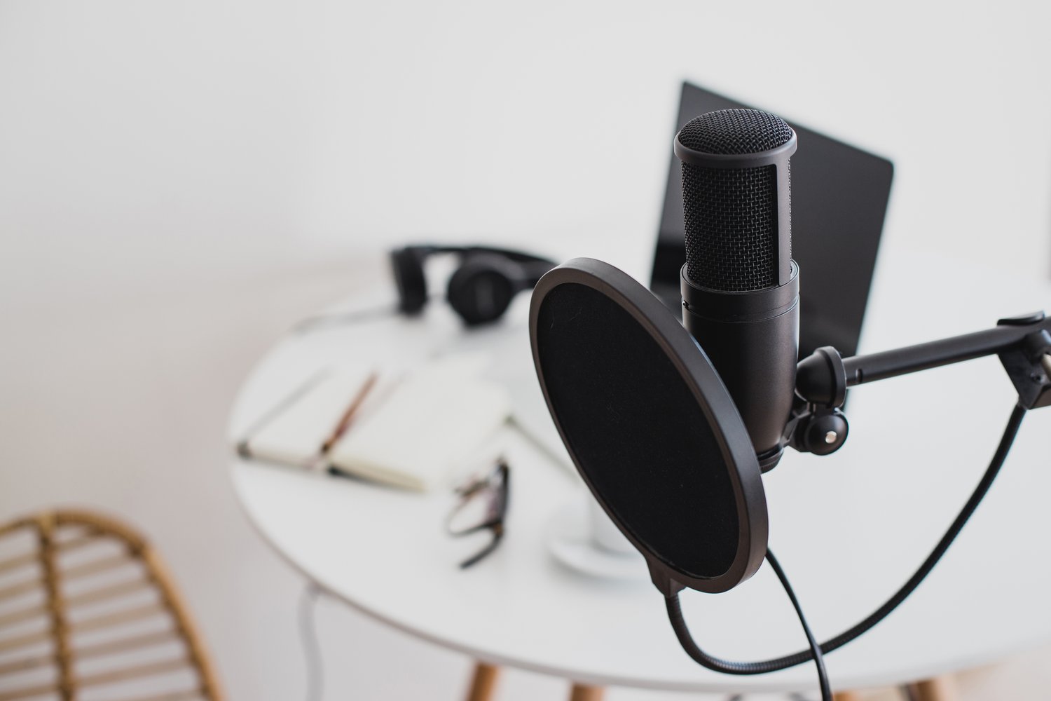 items-for-recording-online-podcast-studio-microphone-laptop-and-earphones_t20_kLxPjP